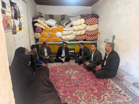 زنان سرپرست خانوار با عائله بیشتر در اولویت خدمات/ فرماندار بویراحمد همیار امدادگران کمیته امداد شد