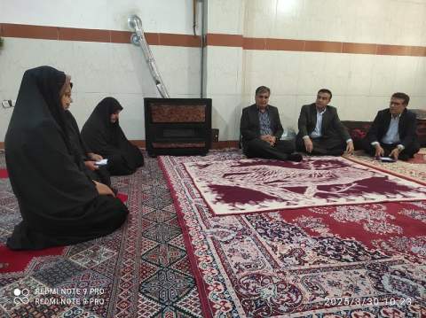 زنان سرپرست خانوار با عائله بیشتر در اولویت خدمات/ فرماندار بویراحمد همیار امدادگران کمیته امداد شد