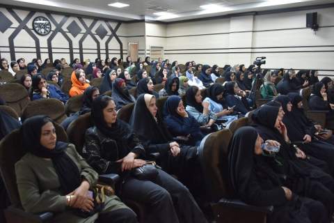 برگزاری همایش دختران یاس با موضوع هنر ملکه بودن در کهگیلویه و بویراحمد